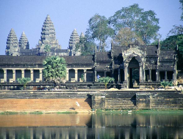 Cambodia09.jpg (64473 bytes)